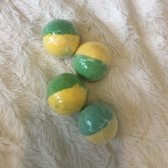 Bath Bombs (Set of 4) - Picture 3 of 3